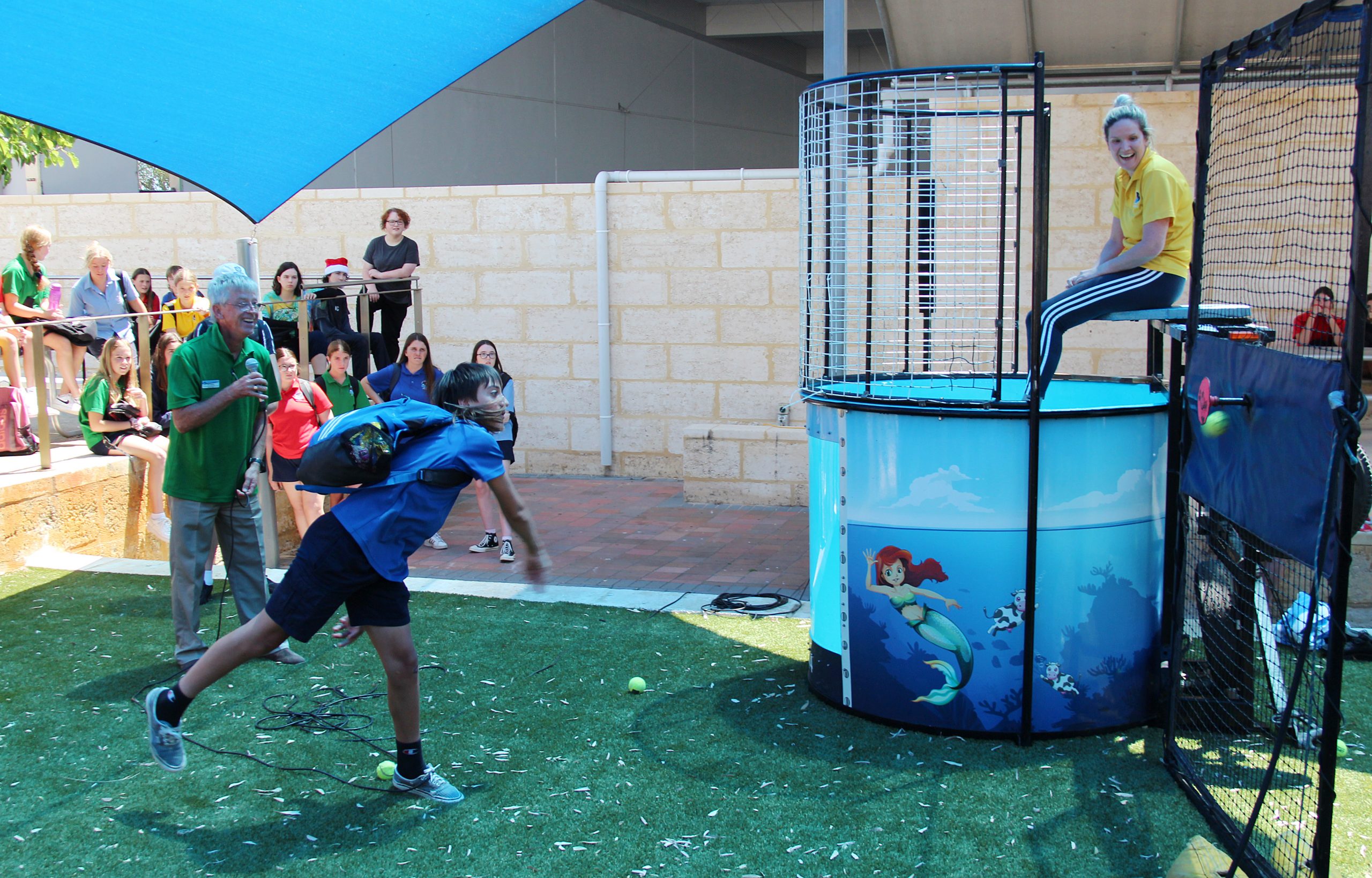 Fun Friday Dunk Tank – Comet Bay College 